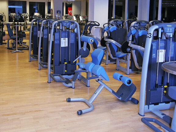 Strength area in the ACTIV FITNESS Studio Horgen with various strength machines