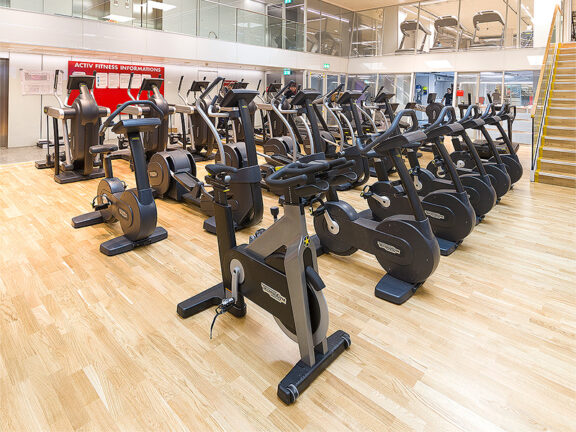 Endurance area with bikes and steppers at ACTIV FITNESS Studio Geneva Rhône