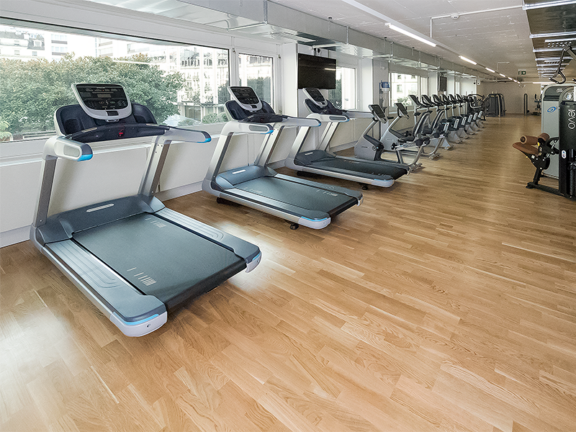 Endurance area with treadmills and bikes at ACTIV FITNESS Studio Geneva Cygnes