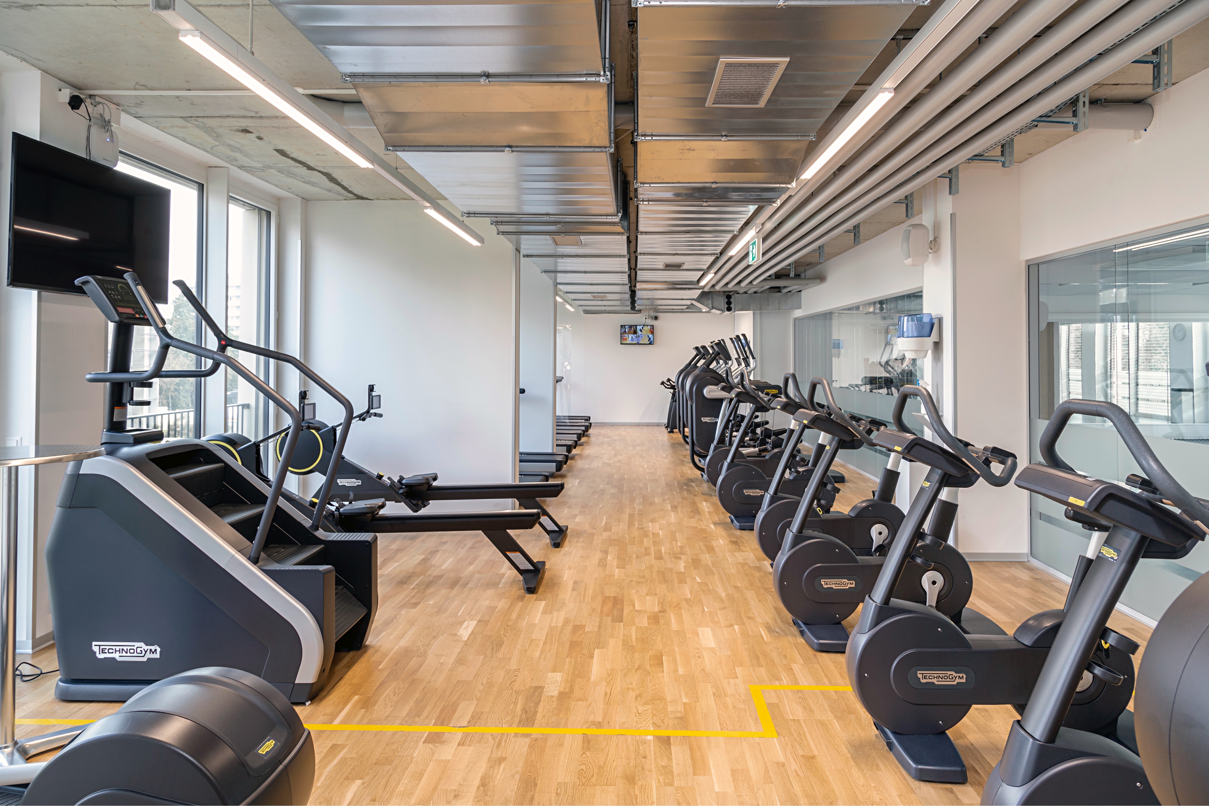 Endurance area with stair climbers, treadmills, steppers and bikes at ACTIV FITNESS Geneva Eaux Vives
