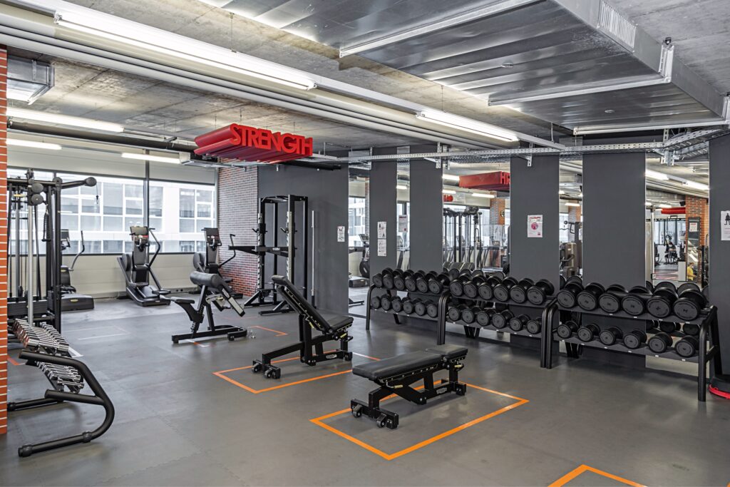Free weight area with dumbbells at ACTIV FITNESS Plan-les-Ouates