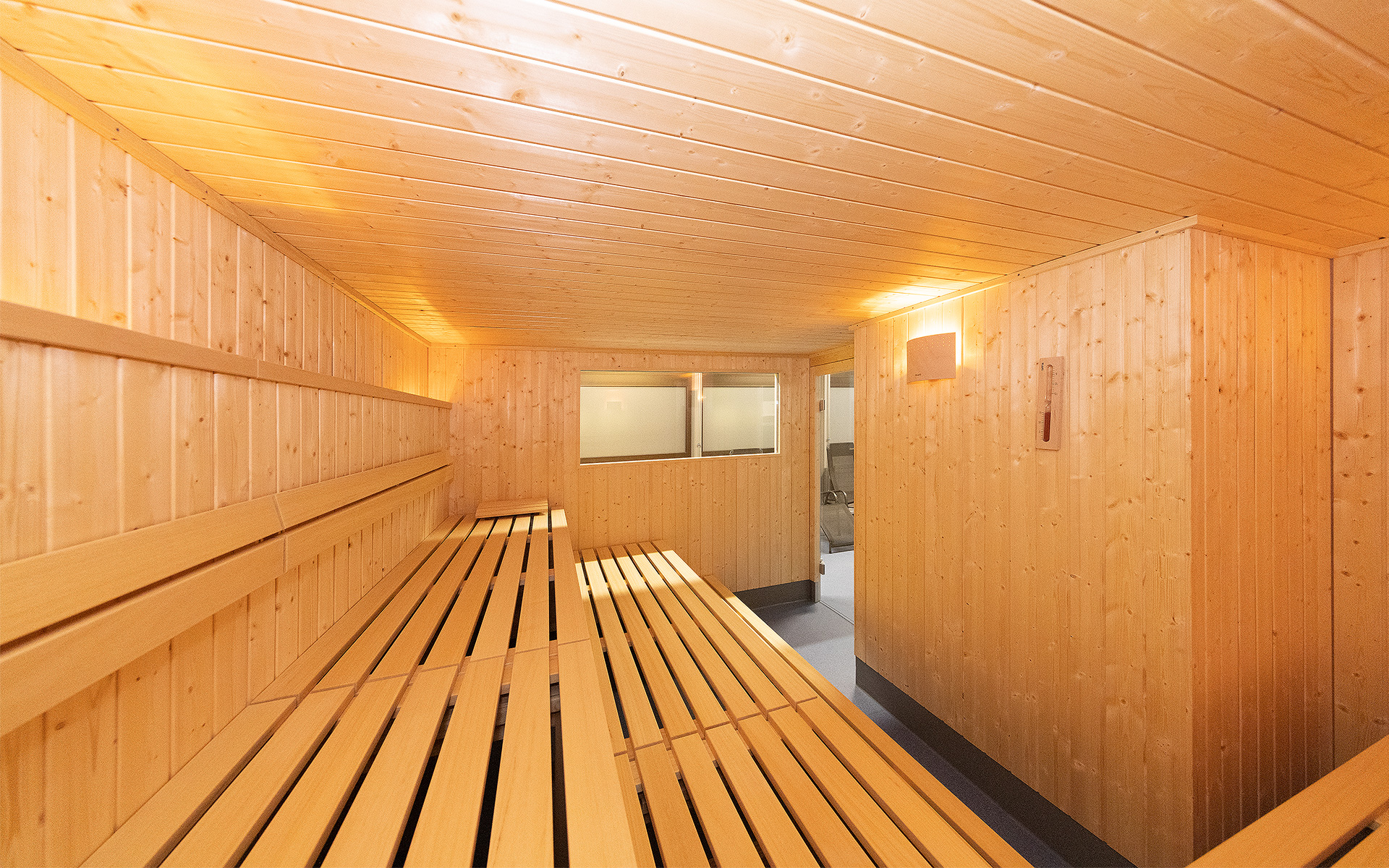 Sauna dall'interno di ACTIV FITNESS Studio Baden